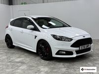 Used Ford Focus ST 250 HP (183 kW) 2016 White Hatchback