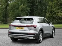 Używany Audi e-tron Design 300 kW (408 KM) 2021 Srebrny SUV