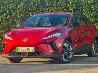 Usado MG MG4 EV SE 125 kW (170 HP) 2023 Vermelho Citadino