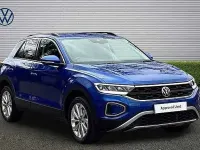Usado VW T-Roc Life 150 HP (110 kW) 2024 Azul SUV