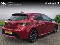 Used Toyota Corolla 122 HP (89 kW) 2019 Red Hatchback