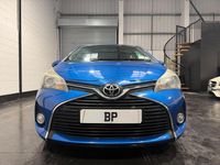 Used Toyota Yaris 99 HP (72 kW) 2015 Blue Hatchback