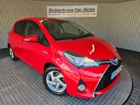 Used Toyota Yaris 101 HP (74 kW) 2017 Red Hatchback