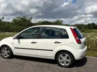 Used Ford Fiesta Zetec 79 HP (58 kW) 2005 White Hatchback