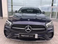 Usado Mercedes E400 AMG line 2023 Azul Sedan