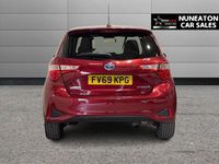 Used Toyota Yaris Hybrid 100 HP (73 kW) 2019 Red Hatchback