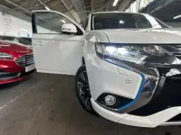 Begagnad Mitsubishi Outlander P-HEV 200 HK (147 kW) 2016 Vit Kombi