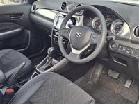 Używany Suzuki Vitara SZ5 115 KM (84 kW) 2022 Biały SUV