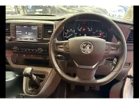 Second-hand Vauxhall Vivaro 100 CP (73 kW) 2022 Alb Monovolum