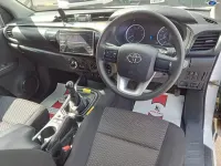 Used Toyota HiLux Active 150 HP (110 kW) 2018 White Pickup
