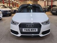 Used Audi A1 Sportback Design 95 HP (69 kW) 2016 White Hatchback