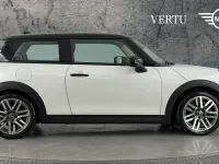 Usado Mini Cooper Hatch 154 HP (113 kW) 2024 Branco Citadino