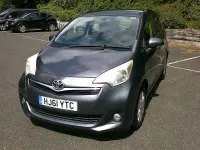 Usado Toyota Verso Multidrive S 98 HP (72 kW) 2011 Cinzento Monovolume