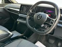 Begagnad Renault Megane E-Tech Iconic 161 kW (220 HK) 2024 Blå Halvkombi