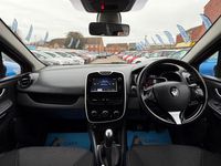 Used Renault Clio IV Dynamique 90 HP (66 kW) 2015 Red Hatchback