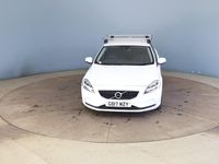Used Volvo V40 Momentum 120 HP (88 kW) 2017 White Hatchback
