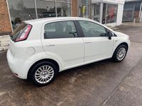 Used Fiat Punto Pop 69 HP (50 kW) 2014 White Hatchback