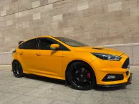 Used Ford Focus ST 250 HP (183 kW) 2017 Yellow Hatchback