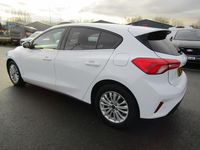 Begagnad Ford Focus Titanium 125 HK (91 kW) 2022 Vit Halvkombi