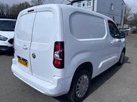 Second-hand Vauxhall Combo 100 CP (73 kW) 2023 Alb Monovolum