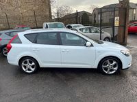 Usado Kia Ceed 114 HP (83 kW) 2012 Branco Citadino