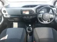 Used Toyota Yaris 99 HP (72 kW) 2015 Red Hatchback
