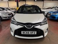 Used Toyota Yaris Design 99 HP (72 kW) 2017 White/black Hatchback