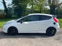 Usado Ford Fiesta Metall 134 CV (98 kW) 2011 Blanco Utilitario
