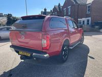 Used Nissan Navara Tekna 190 HP (139 kW) 2019 Red Pickup