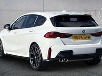 Begagnad BMW M135 Shadowline 296 HK (217 kW) 2024 Vit Halvkombi
