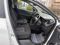 Used Renault Zoe Dynamique 64 kW (88 HP) 2019 White Hatchback