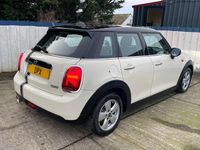 Usado Mini Cooper Hatch 136 HP (100 kW) 2018 Branco Citadino