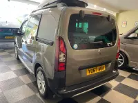 Gebraucht Peugeot Partner Tepee Outdoor 2018 Braun Van / Kleinbus