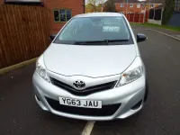 Używany Toyota Yaris T2 69 KM (50 kW) 2013 Srebrny Hatchback