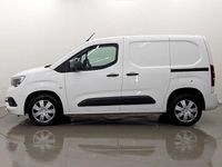 Second-hand Vauxhall Combo Sportive 101 CP (74 kW) 2020 Alb Monovolum