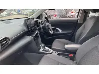 Usado Toyota Yaris Cross 113 HP (83 kW) 2023 Prateado SUV