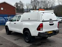 Used Toyota HiLux Active 150 HP (110 kW) 2017 White Pickup