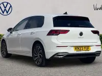 Second-hand VW Golf VIII Edition 147 CP (108 kW) 2023 Alb Hatchback