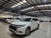 Used Mitsubishi Outlander P-HEV 174 HP (127 kW) 2019 White Estate