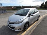 Used Toyota Yaris 99 HP (72 kW) 2014 Silver Hatchback
