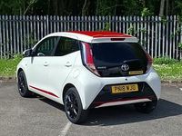 Usado Toyota Aygo x-press 68 HP (50 kW) 2018 Branco Citadino