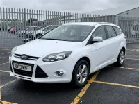 Begagnad Ford Focus Zetec 125 HK (91 kW) 2013 Vit Kombi