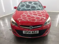 Używany Vauxhall Astra Elite 165 KM (121 kW) 2014 Czerwony Hatchback
