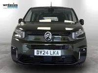 Used Citroën Berlingo PureTech 110 HP (80 kW) 2024 Green MPV