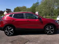 Used Nissan Qashqai Tekna 163 HP (119 kW) 2017 Red SUV
