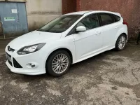 Begagnad Ford Focus Zetec 125 HK (91 kW) 2014 Vit Halvkombi