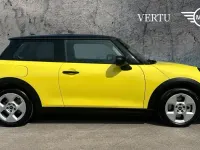 Usado Mini Cooper Classic 156 CV (114 kW) 2024 Amarillo Utilitario