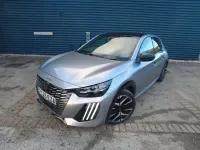 Nouvelle Peugeot e-208 GT 113 kW (154 ch) 2025 Gris Citadine
