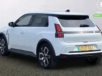 Used Renault 5 E-Tech Komfort 110 kW (150 HP) 2025 White Hatchback