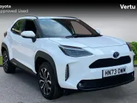 Used Toyota Yaris Hybrid Design 116 HP (85 kW) 2023 Pure white Estate